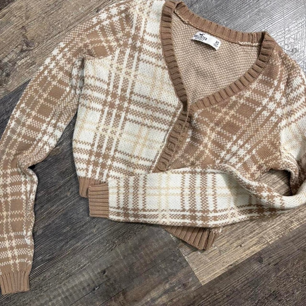 hollister cropped cardigan with buttons